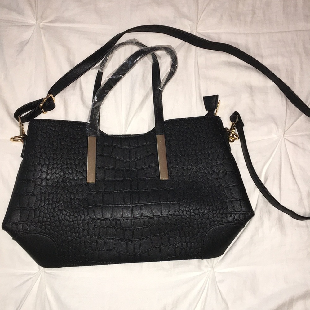 Cute black and gold purse NWOT